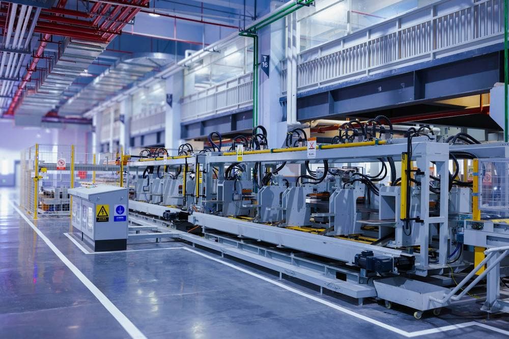 Mechanical fitting on industrial plant with fabrication support